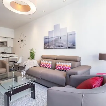 Royal Near The Beaches شقة نيس