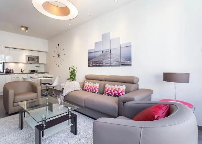 Royal Near The Beaches דירה ניס