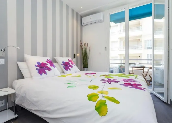 Royal Near The Beaches * ניס
