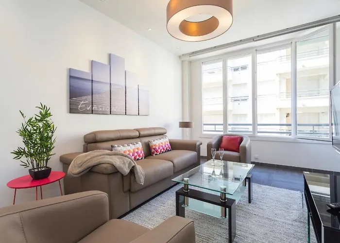 Royal Near The Beaches ניס