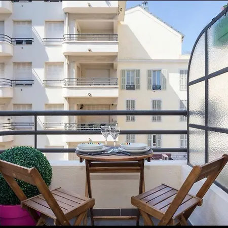 Royal Near The Beaches Appartement