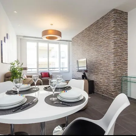 Royal Near The Beaches * Nice